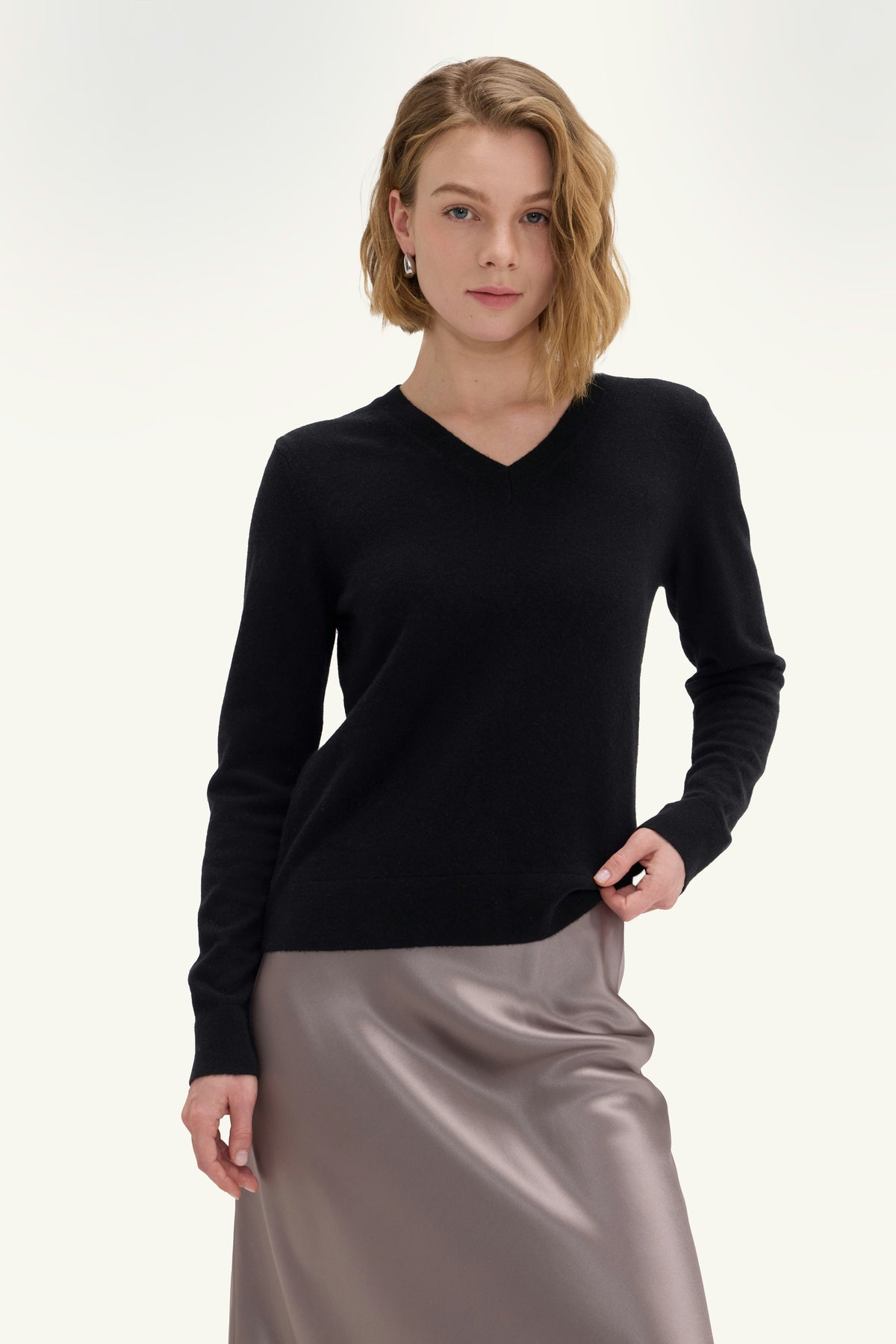 Sonia Baby Cashmere V-Neck — Black - SOLOVA MOVE