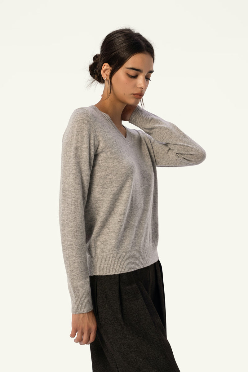 Machine-Washable Wool-Cashmere V-Neck Sweater - SOLOVA MOVE