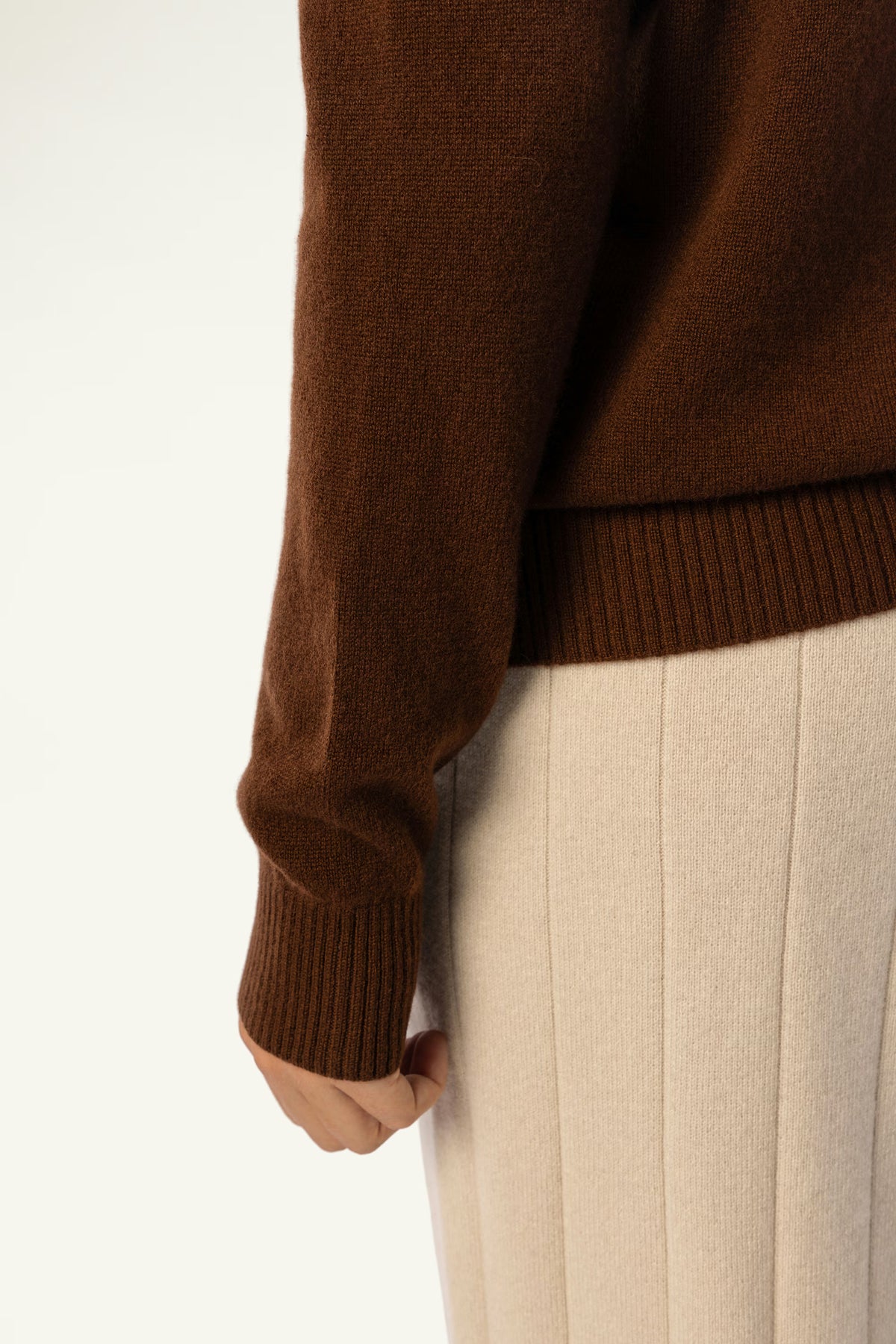 Daily 100% Cashmere Women's Crew Neck Sweater-Espresso Brown - SOLOVA MOVE