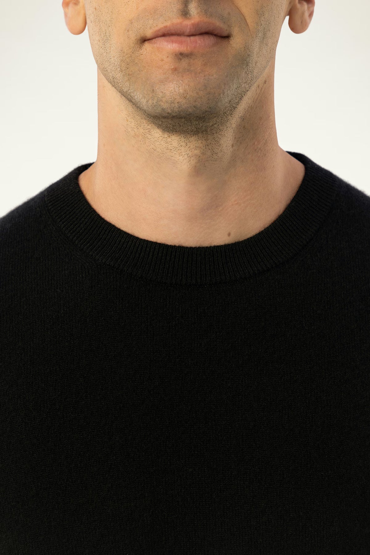Daily Men's Cashmere Crewneck — Black - SOLOVA MOVE
