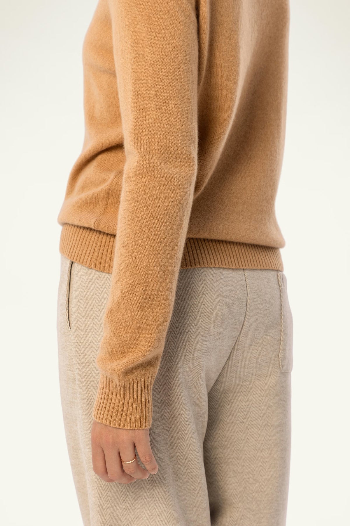 Daily 100% Cashmere Women's Crew Neck Sweater-Camel - SOLOVA MOVE