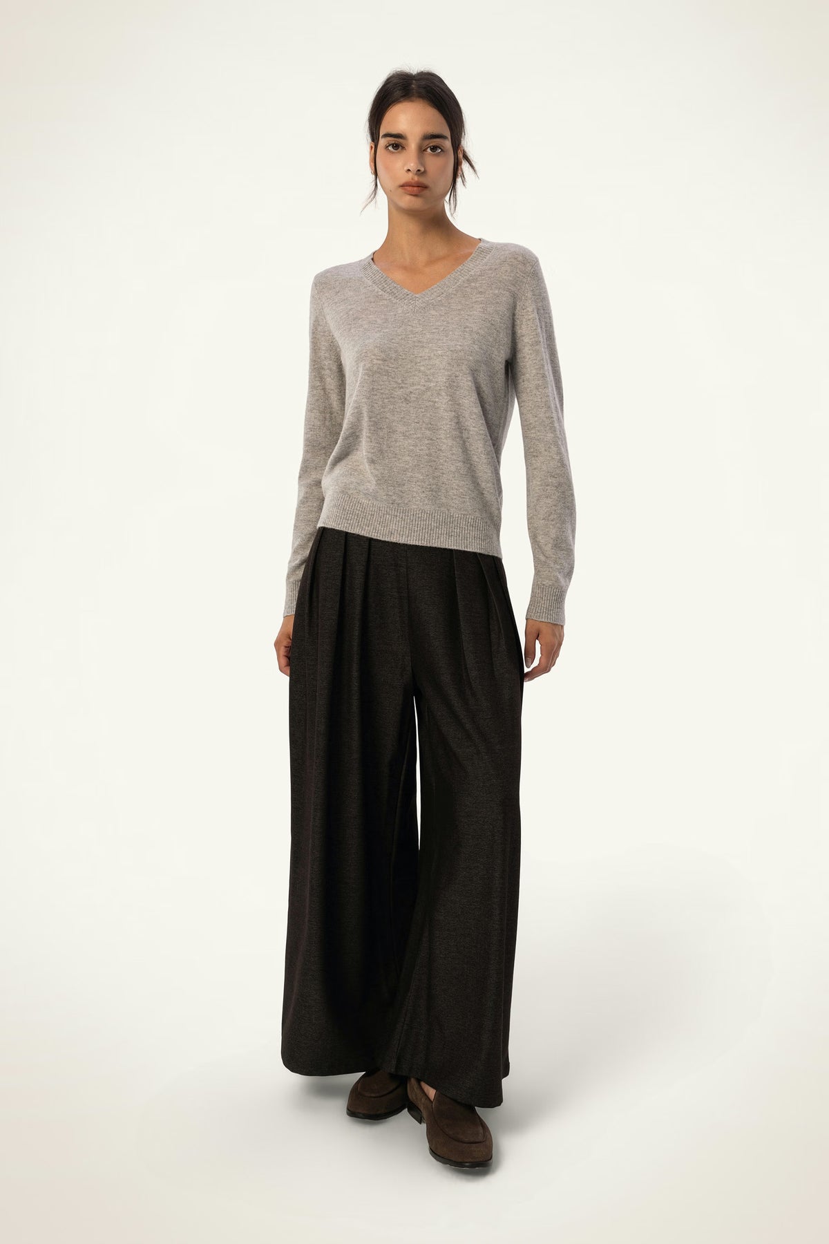 Machine-Washable Wool-Cashmere V-Neck Sweater - SOLOVA MOVE