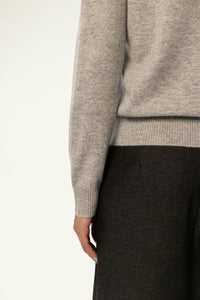Machine-Washable Wool-Cashmere V-Neck Sweater - SOLOVA MOVE