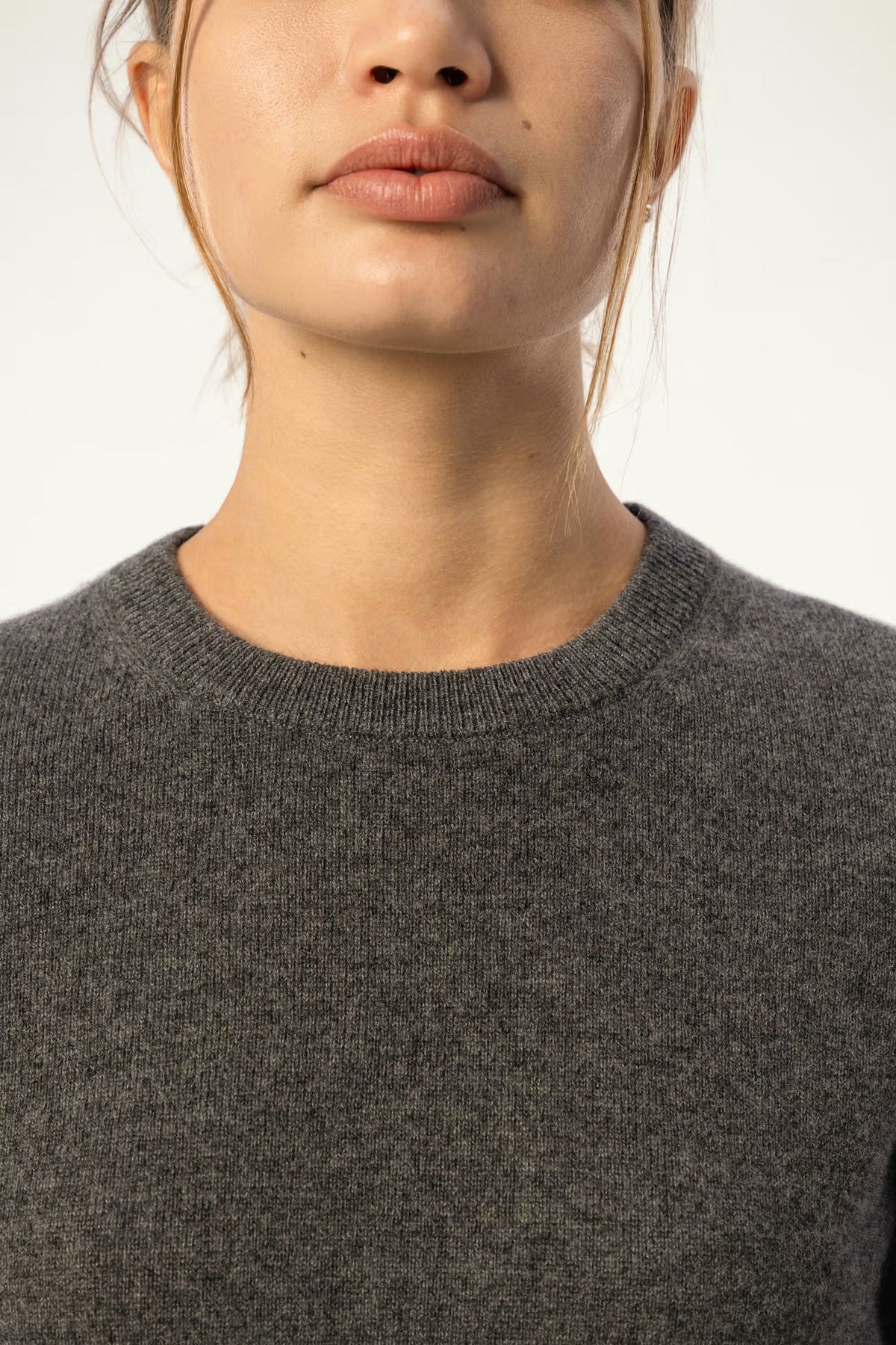 Daily 100% Cashmere Women's Crew Neck Sweater-Charcoal - SOLOVA MOVE