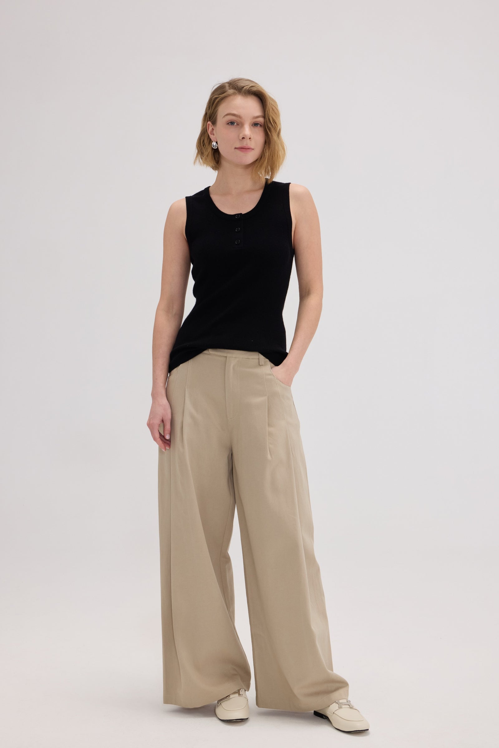 Cashmere Blend Sleeveless Crewneck Knit Top - SOLOVA MOVE