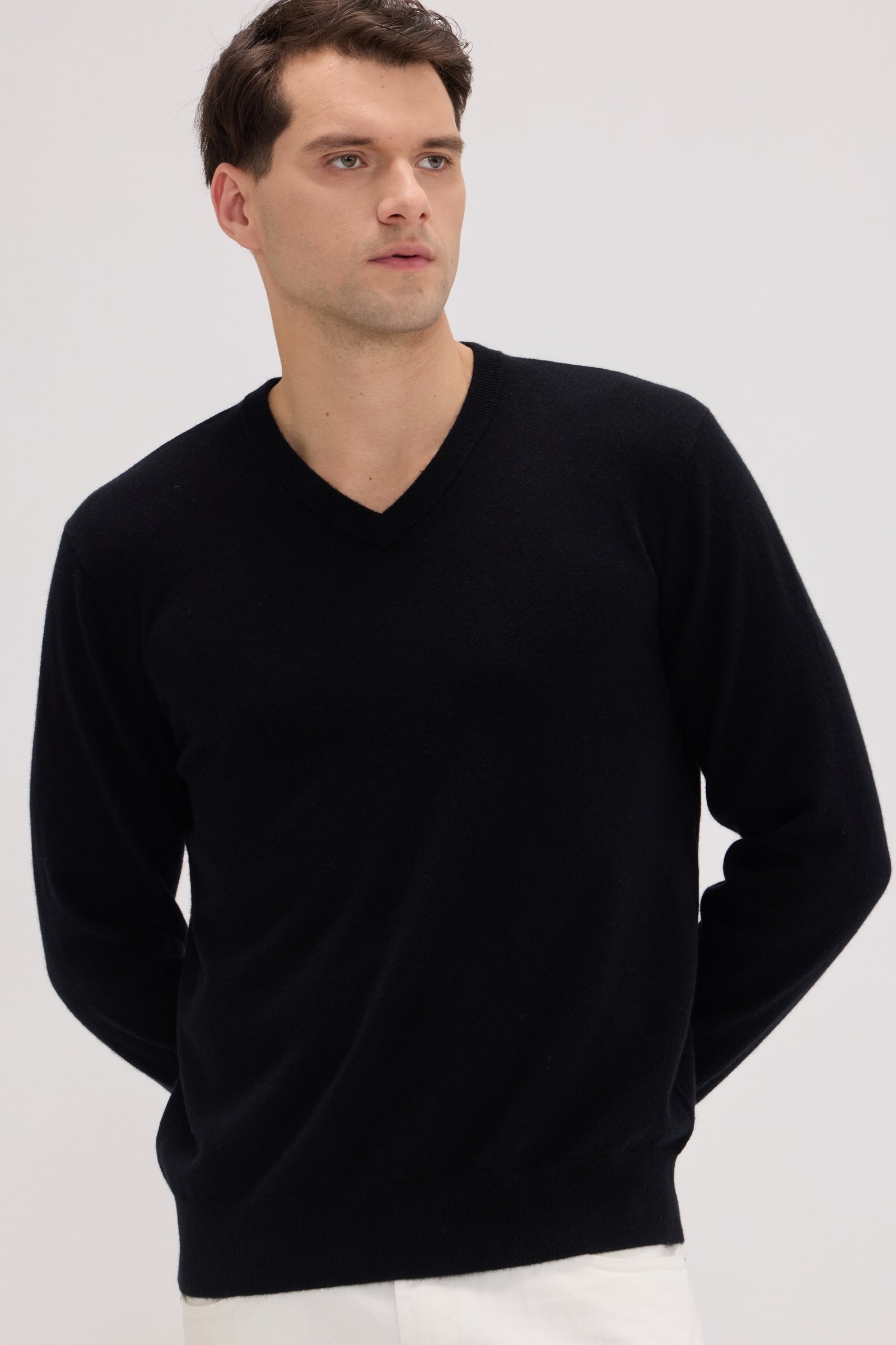 Men's Cashmere V Neck Sweater - SOLOVA MOVE