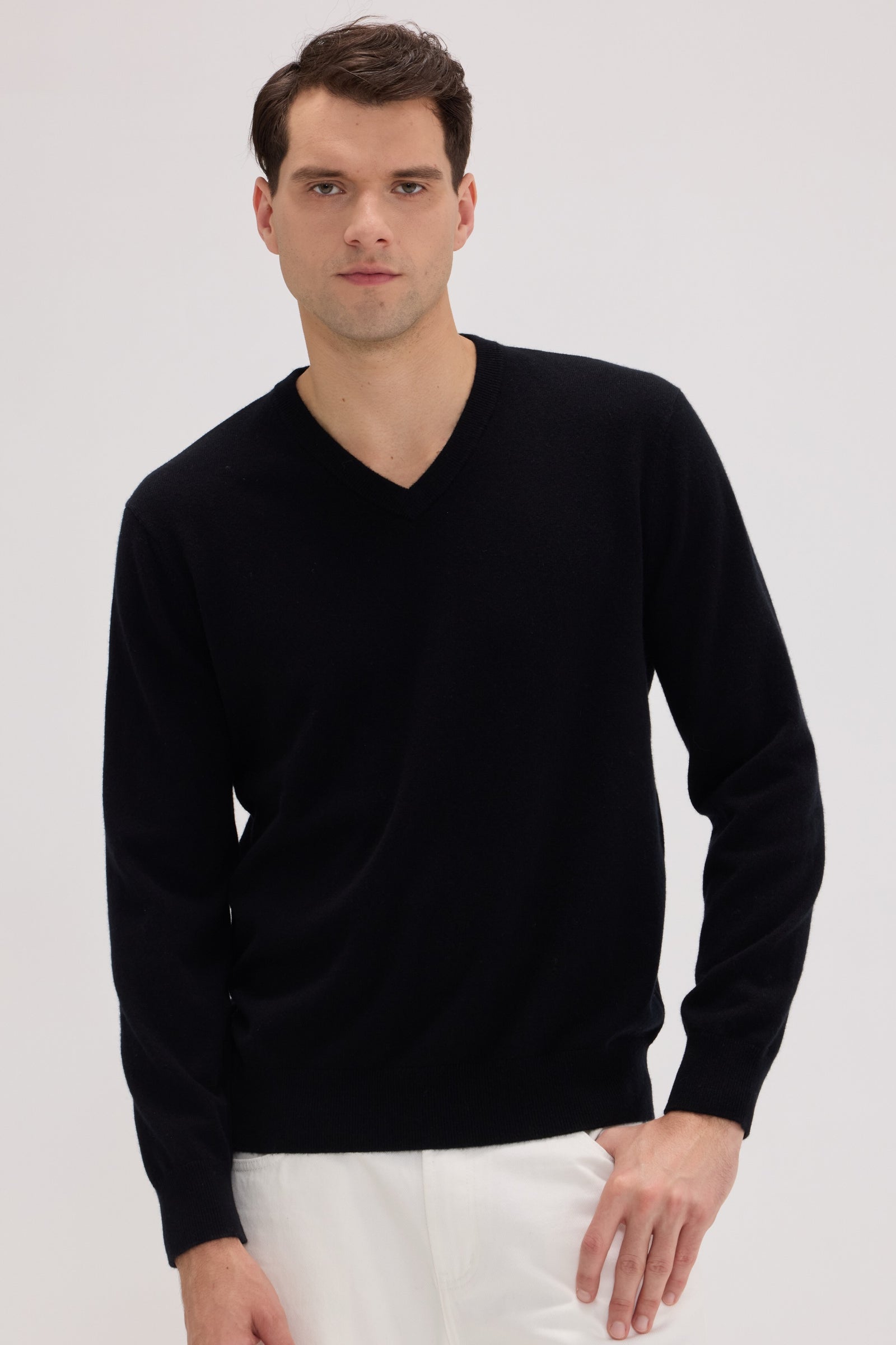 Men's Cashmere V Neck Sweater - SOLOVA MOVE