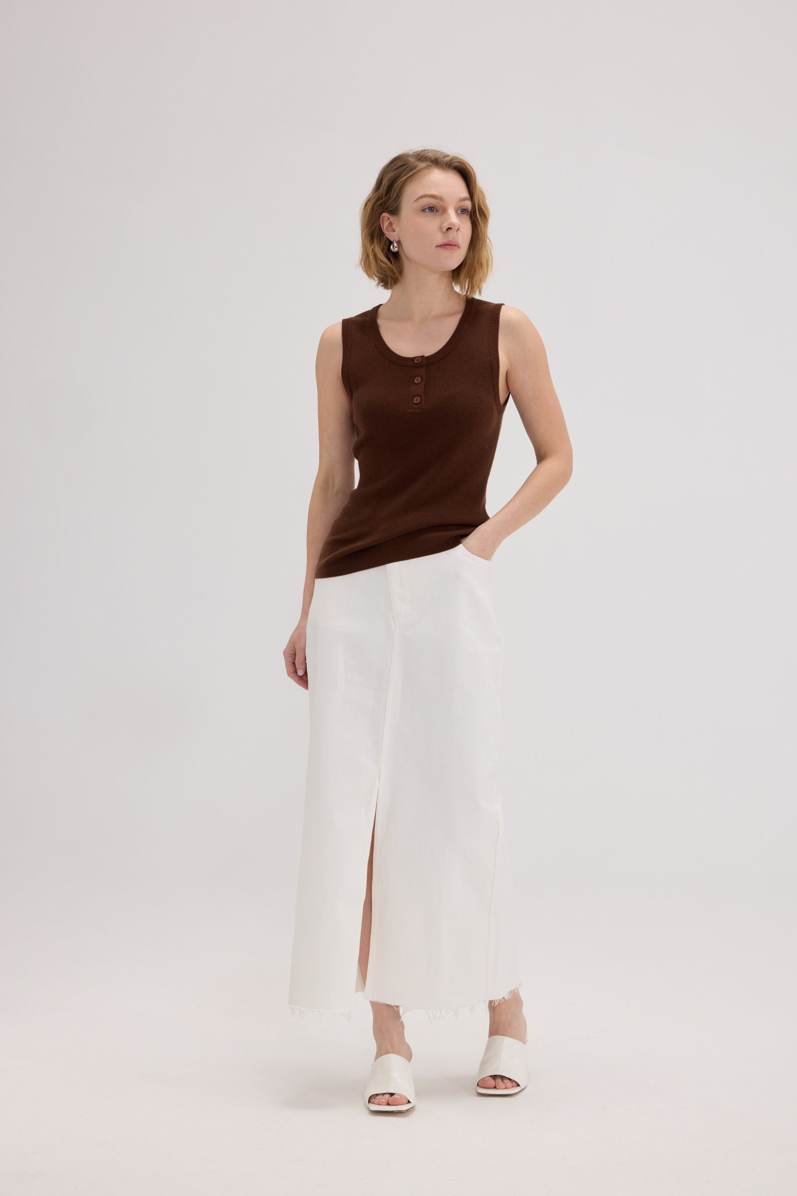 Cashmere Blend Sleeveless Crewneck Knit Top - SOLOVA MOVE