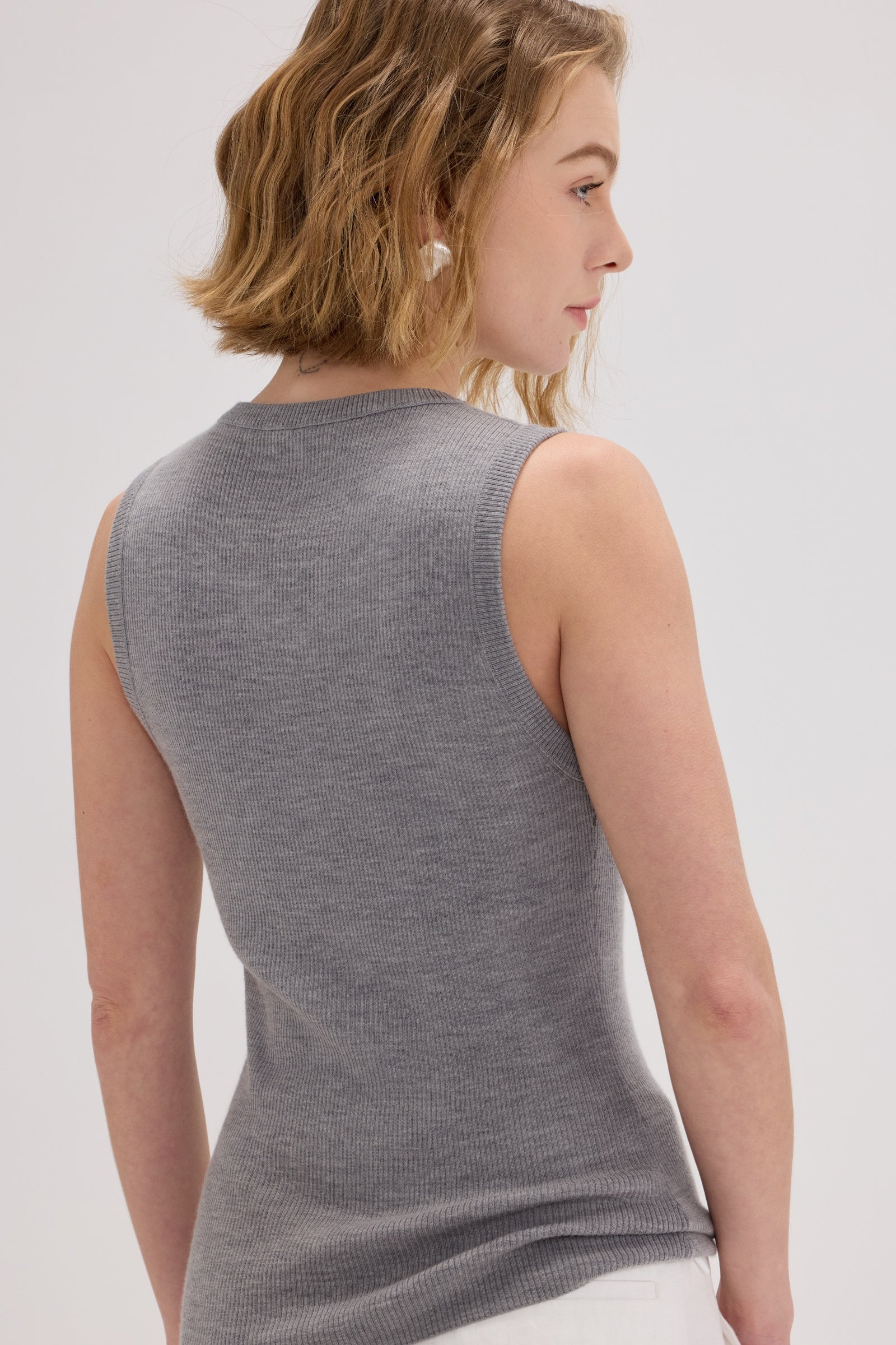 Cashmere Blend Sleeveless Crewneck Knit Top - SOLOVA MOVE