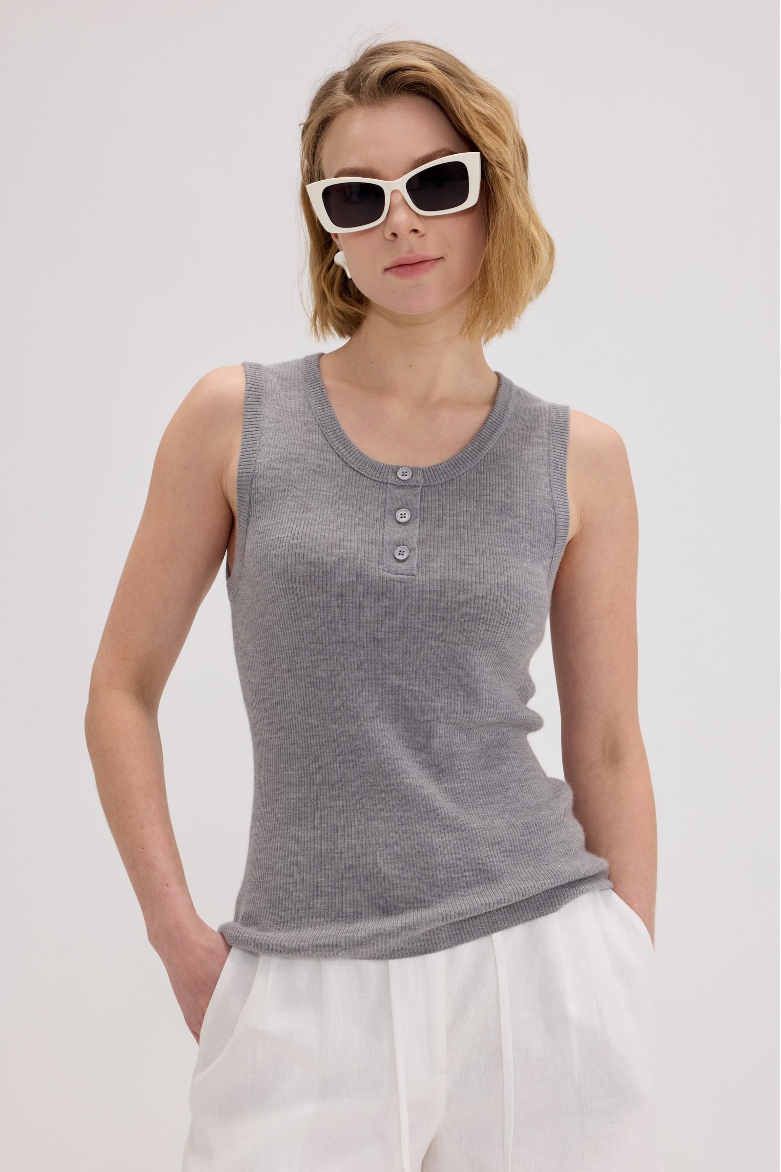 Cashmere Blend Sleeveless Crewneck Knit Top - SOLOVA MOVE